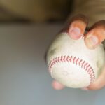 野球の球種であるツーシームの握り方やその軌道、投げ方について、解説！
