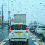 雨の日は車間距離を2倍に保とう～制動距離が長くなることへの対処と、危険予知